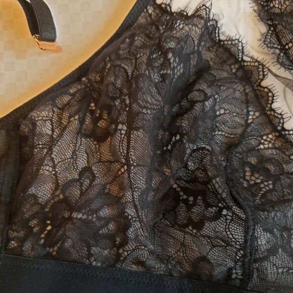 Soma Intimates and Sleepwear Crossover Lace Bralette - Size: L - Picture 11 of 16